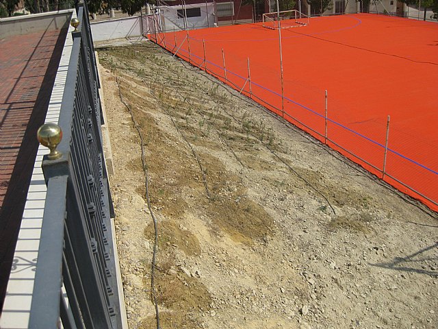 Medio Ambiente y Deportes convierten zapatillas de deporte viejas en pistas polideportivas - 2, Foto 2