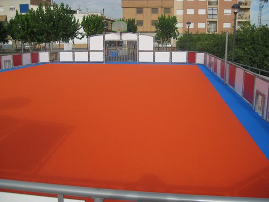 Medio Ambiente y Deportes convierten zapatillas de deporte viejas en pistas polideportivas - 3, Foto 3