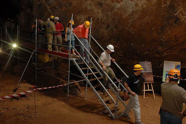 Snchez Drag se muestra encantado con Cartagena durante su visita a la Cueva Victoria - 5