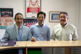 El nuevo presidente del CB Murcia visita las oficinas de la entidad