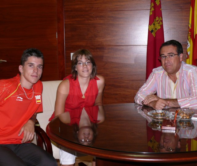 El alcalde recibe a dos ciclistas jumillanos que han obtenido medalla en el campeonato de España - 1, Foto 1