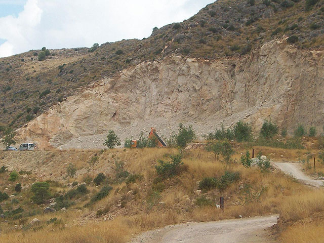 Ecologistas en Acción denuncia el uso de una cantera clausurada como vertedero ilegal en Calasparra - 1, Foto 1