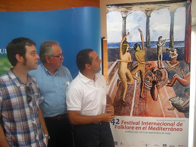 En la imagen, el autor del cartel, Rubén Zambudio, el director del Festival, Manolo Fdez-Delgado y el concejal Rafael Gómez, Foto 1