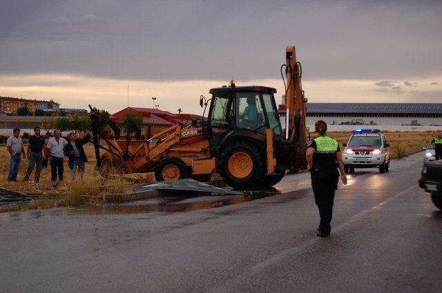 Casi treinta actuaciones se realizaron ayer a través del Centro de Coordinación de Emergencias con motivo de la lluvia - 2, Foto 2