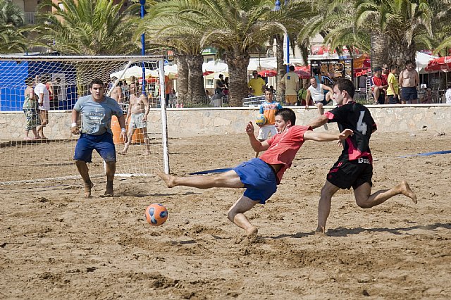 El equipo ‘Coca-Cola’ gana el torneo ‘24 horas Fútbol Playa’ - 1, Foto 1