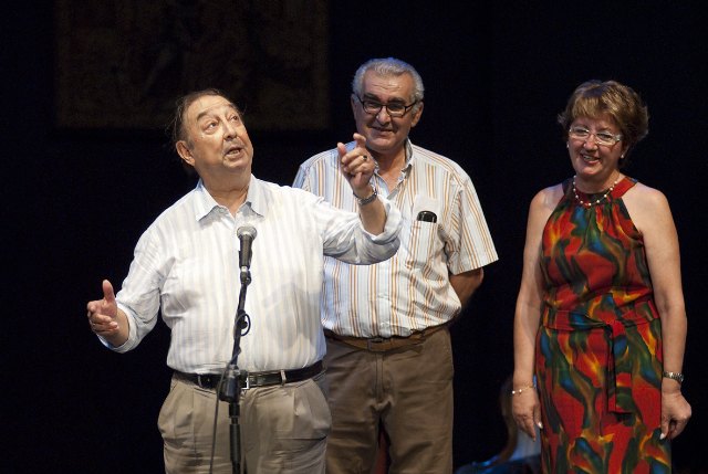 La lluvia obligó  a  suspender, a media función, la representación de “Las tres perfectas casadas” con unas 1.500 personas en el auditorio - 1, Foto 1