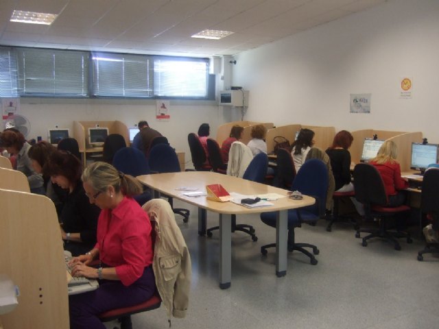 Alrededor de 300 personas se han formado  en más de 40 cursos de nuevas tecnologías, Foto 1