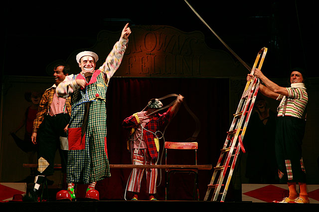 La saga de los Colombaioni, que fueron habituales en las películas de Fellini, le rinden homenaje con un espectáculo basado en su obra I Clowns - 1, Foto 1