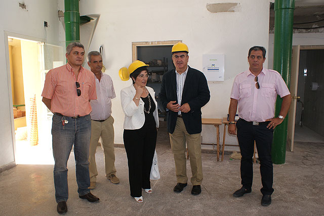 El delegado del Gobierno y la alcaldesa de Pliego visitan las obras del Fondo Estatal de Inversión Local de la localidad - 1, Foto 1
