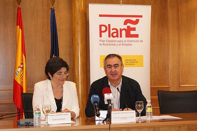 El delegado del Gobierno y la alcaldesa de Pliego visitan las obras del Fondo Estatal de Inversión Local de la localidad - 2, Foto 2