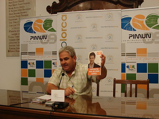 El Concejal de Medio Ambiente recomienda al Partido Socialista que informe a los vecinos sin arrojar folletos que ensucian las calles - 1, Foto 1