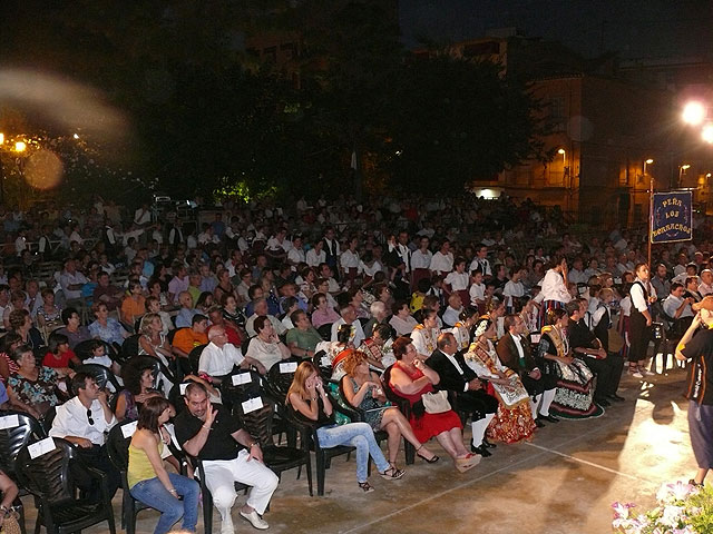 Centenares de personas asistieron al acto de la ofrenda de uvas y obtención del primer mosto - 4, Foto 4