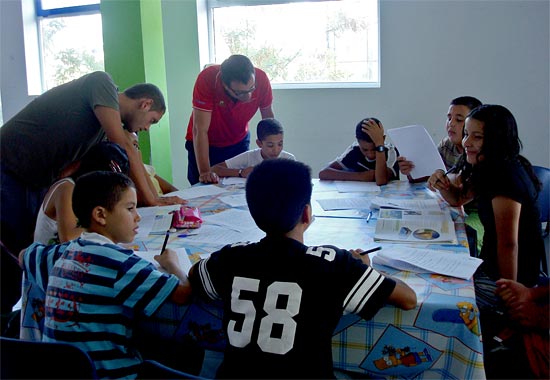Los participantes en el proyecto integración socioeducativa de menores y jóvenes  en situación o riesgo de exclusión social realizan un taller de informática - 1, Foto 1
