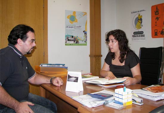 Concejal de Medio Ambiente Joaquín Lopez, a la derecha la técnico de Medio Ambiente Elena, Foto 1
