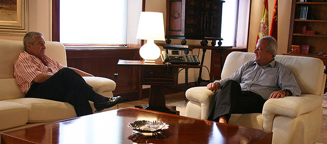 Valcárcel recibió al presidente de la Confederación de Asociaciones de Padres de alumnos de la Región de Murcia, José Antonio Abellán / CARM, Foto 1
