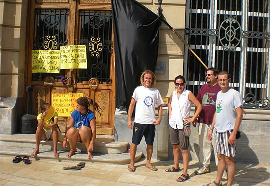 Clausuran de manera simbólica las oficinas de la autoridad portuaria de Cartagena - 1, Foto 1
