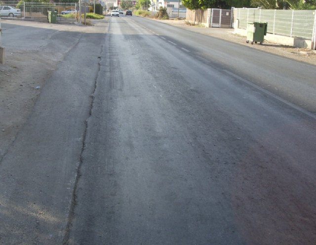 La imagen muestra el estado actual del firme de la carretera RM-303, Foto 1