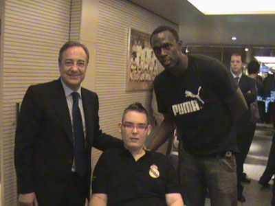 La Pea Madridista "The Tenth" of Totana with directors of the association of Genes D'visit the Royal Box of Madrid, Foto 2