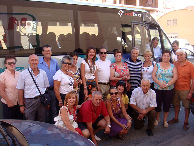 Los mayores que participan en el programa del Ayuntamiento “Vuelta al Cole” inician su viaje  por la Comunidad Valenciana - 1, Foto 1