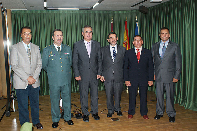 El Delegado del Gobierno en Murcia con representantes de las Asociaciones de Víctimas, Foto 2
