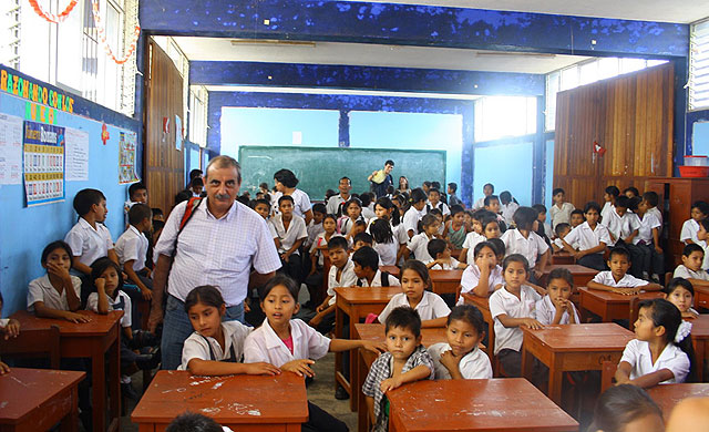 Grupo de voluntarios de la UCAM, colaboran en una escuela infantil, Foto 2