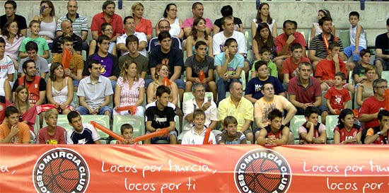 La afición responde en masa a la invitación para grabar el spot del CB Murcia - 1, Foto 1
