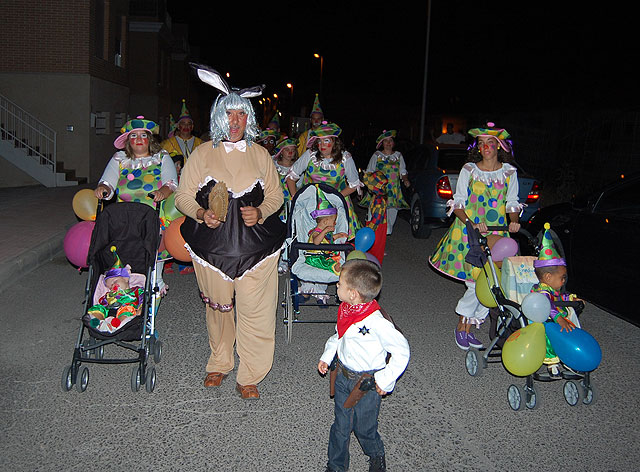 Los disfraces despiden las fiestas del barrio de Los Rosales de Lorquí - 1, Foto 1