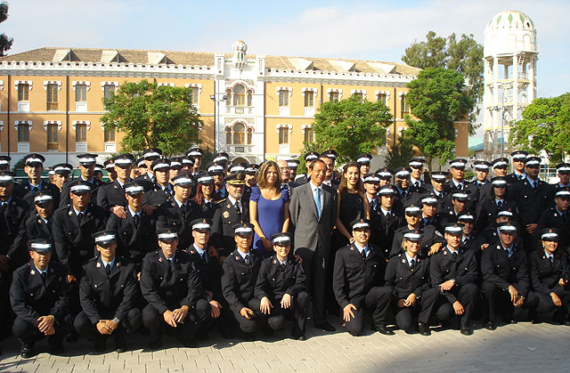 El Alcalde presenta a los 76 agentes que integran la nueva promoción de la Policía Local - 1, Foto 1