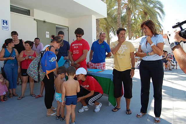 Entrega de diplomas a los alumnos de los Cursos de Natación 2009 - 2, Foto 2
