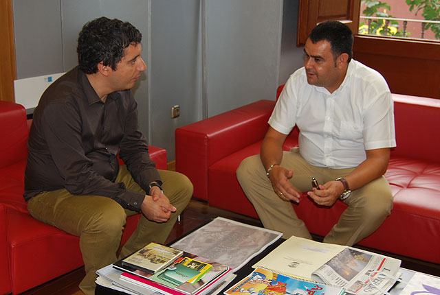 El alcalde y el consejero de Cultura, Turismo y Deportes establecen las líneas maestras del plan de dinamización turística del municipio, Foto 1
