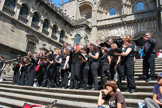 La Coral Polifónica Municipal “Hims Mola” participó en la Misa del Peregrino en la Catedral de Santiago de Compostela - 1, Foto 1