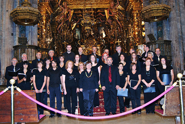 La Coral Polifónica Municipal “Hims Mola” participó en la Misa del Peregrino en la Catedral de Santiago de Compostela - 3, Foto 3