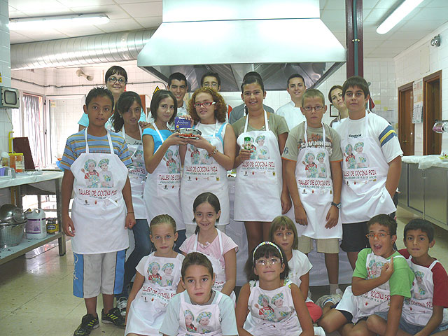 Un total de 16 niños y niñas han aprendido a realizar platos de cocina fría en un curso realizado por la Concejalía de Mujer - 1, Foto 1