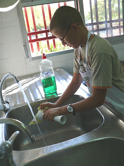 Un total de 16 niños y niñas han aprendido a realizar platos de cocina fría en un curso realizado por la Concejalía de Mujer - 3, Foto 3