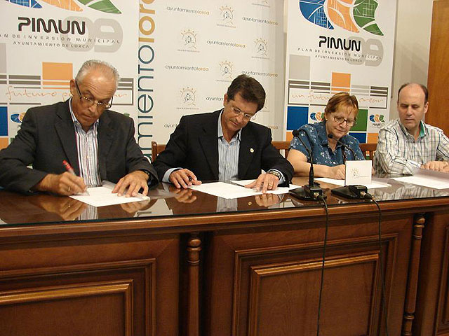 El Alcalde de Lorca, la Asociación de Libreros y CajaMurcia firman un convenio para mejorar el pago del bonolibro - 1, Foto 1