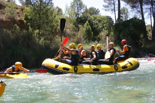 La concejalía de Deportes organiza un fin de semana de aventura con actividades de rafting, piragüismo y descenso de barrancos, Foto 1