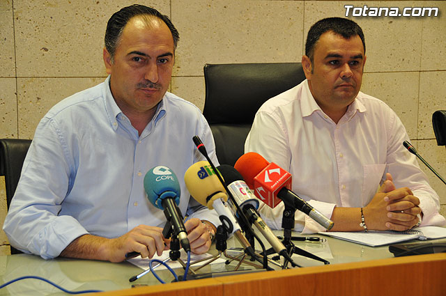 El portavoz del Equipo de Gobierno y el Alcalde de Totana ofrecieron una rueda de prensa, Foto 1