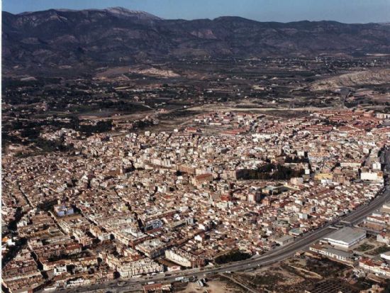 El alcalde asegura que en este curso político 2009/10 será en el que se aprobará de forma definitiva el Plan General Municipal de Ordenación de Totana, Foto 1