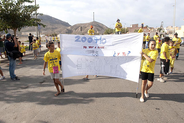 Una tamborilada recorre los barrios de Los Mateos, Lo Campano y Santa Lucia, animando a los jóvenes en la vuelta a las aulas - 2, Foto 2