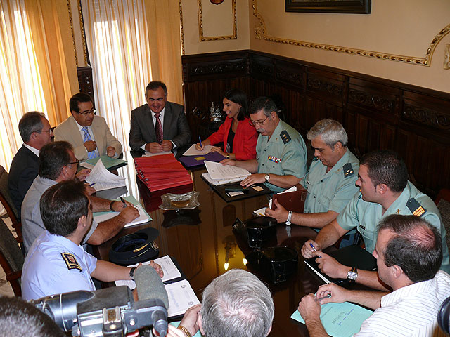El Delegado del Gobierno ha presidido la junta local de seguridad y ha anunciado el convenio para la construcción del nuevo cuartel de Jumilla - 1, Foto 1