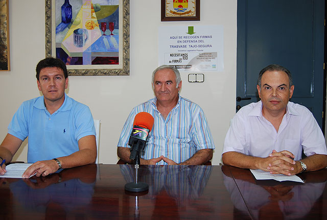 La Plataforma local en defensa del Trasvase Tajo-Segura hace un balance de la recogida de firmas, Foto 1