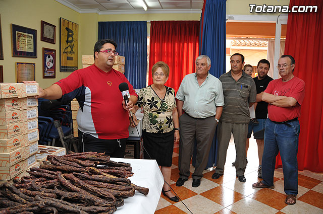 La Peña Barcelonista de Totana reparte lotes de productos alimenticios excedentarios de la Trobada - 10