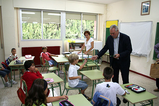 El alcalde de Cehegín, José Soria, y el concejal de Educación, Nicolás del Toro, han inaugurado el curso escolar 2009/10 - 1, Foto 1