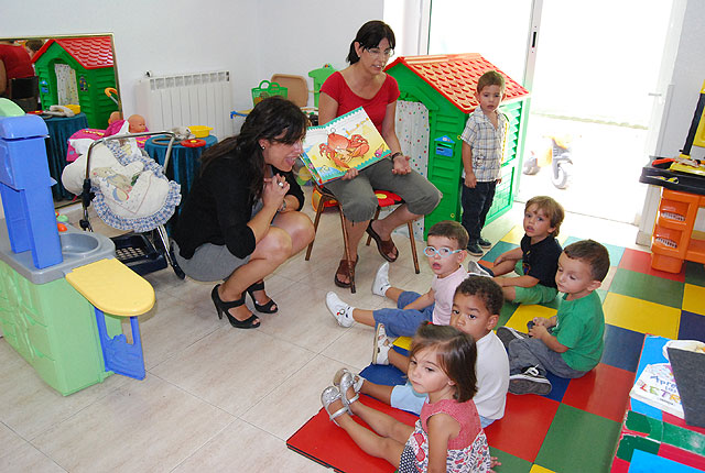 Las Escuelas Infantiles Clara Campoamor y Carmen Baró y el Punto de Atención a la Infancia Doña Pepita López comienzan el curso escolar 2009/10, Foto 1