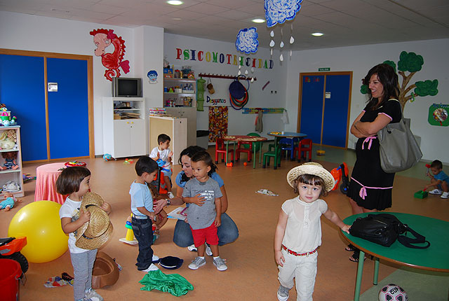 Las Escuelas Infantiles Clara Campoamor y Carmen Baró y el Punto de Atención a la Infancia Doña Pepita López comienzan el curso escolar 2009/10 - 2, Foto 2