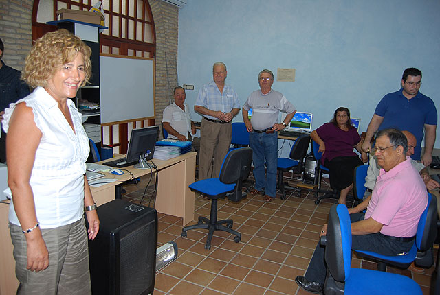 Comienzan dos cursos de informtica para mayores, Foto 1