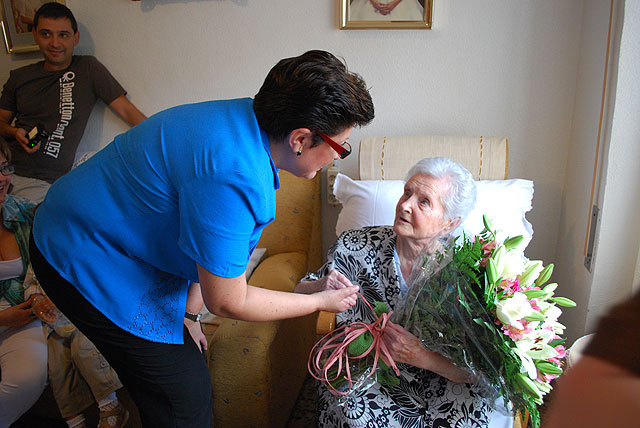 El alcalde de Abarán felicita a Mercedes Carrasco por su 100 cumpleaños - 2, Foto 2