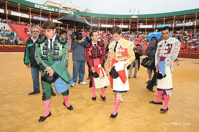 Suspendida por la lluvia la tercera corrida de la feria de septiembre de Murcia - 1