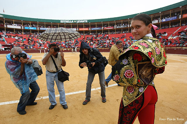 Casares triunfa en una novillada en la que sorprendi Conchi Ros y gust Ral Sez - 1