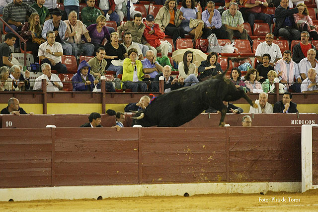 Casares triunfa en una novillada en la que sorprendi Conchi Ros y gust Ral Sez - 7